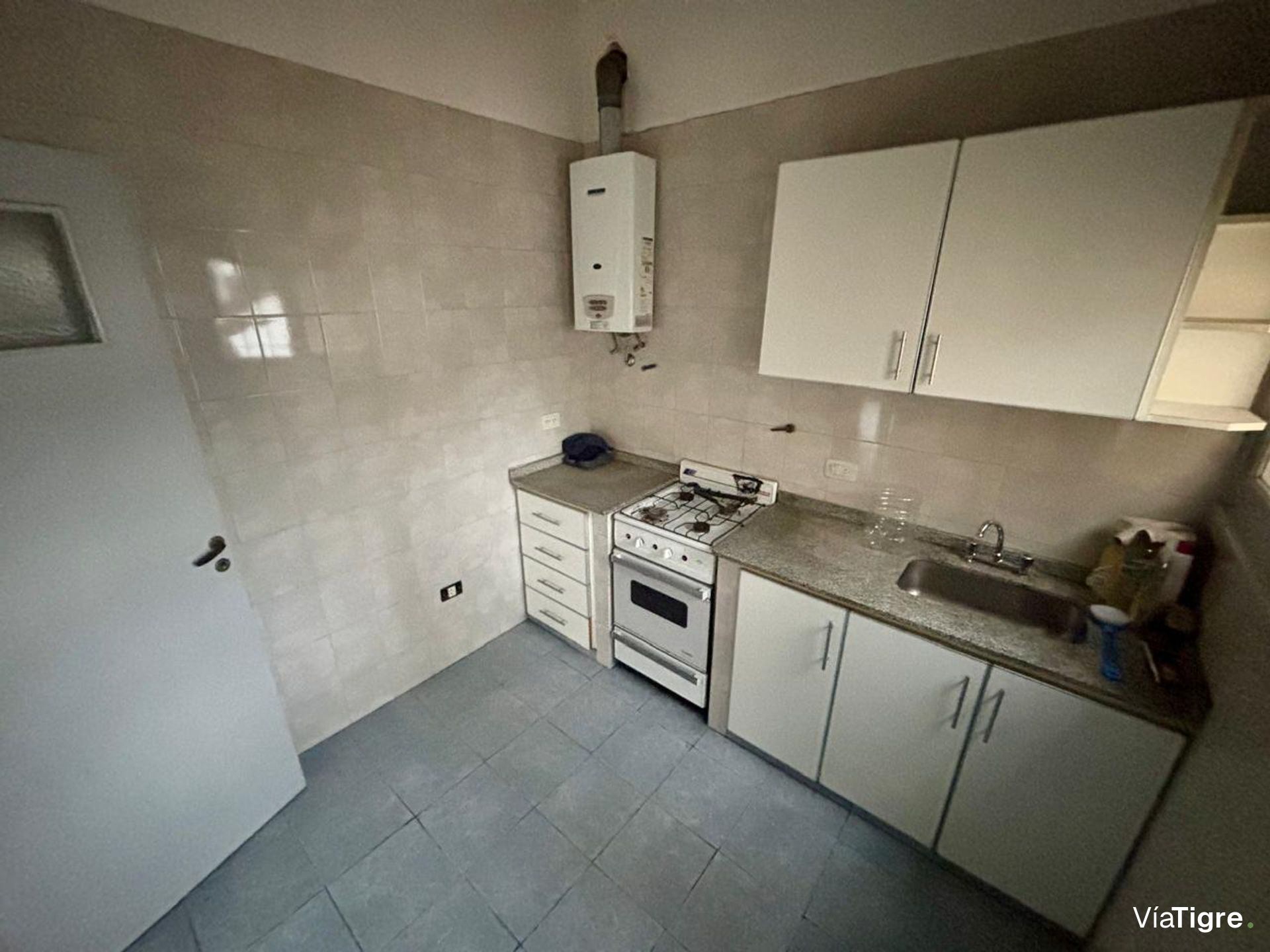 Venta PH 1er. piso con terraza y cochera Florida O