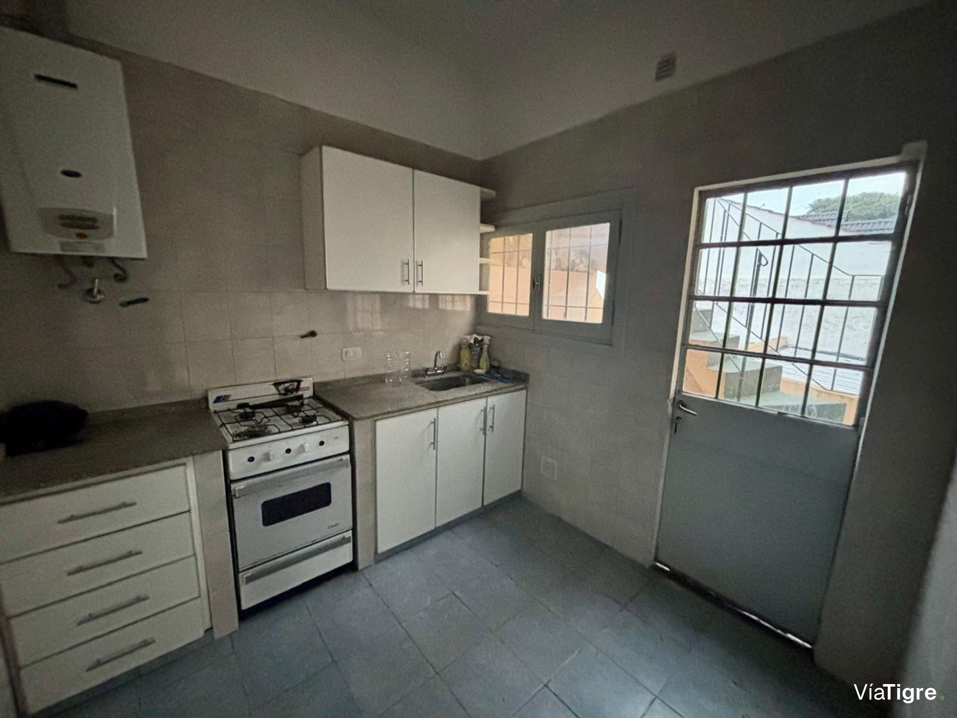 Venta PH 1er. piso con terraza y cochera Florida O