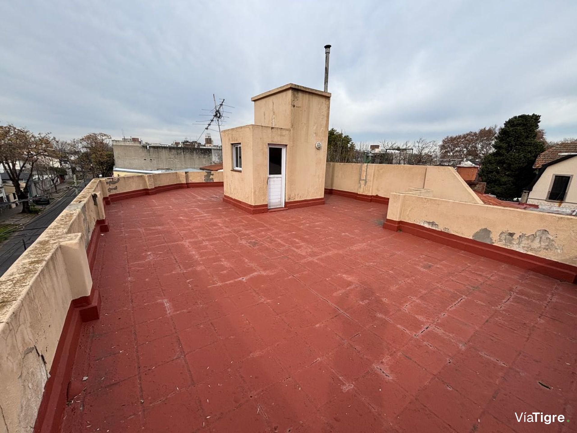 Venta PH 1er. piso con terraza y cochera Florida O