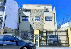 Duplex for Sale – 5 Rooms, Carapachay