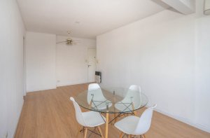 5-Bedroom House with Gallery, Garden, Pool, Lots of Light