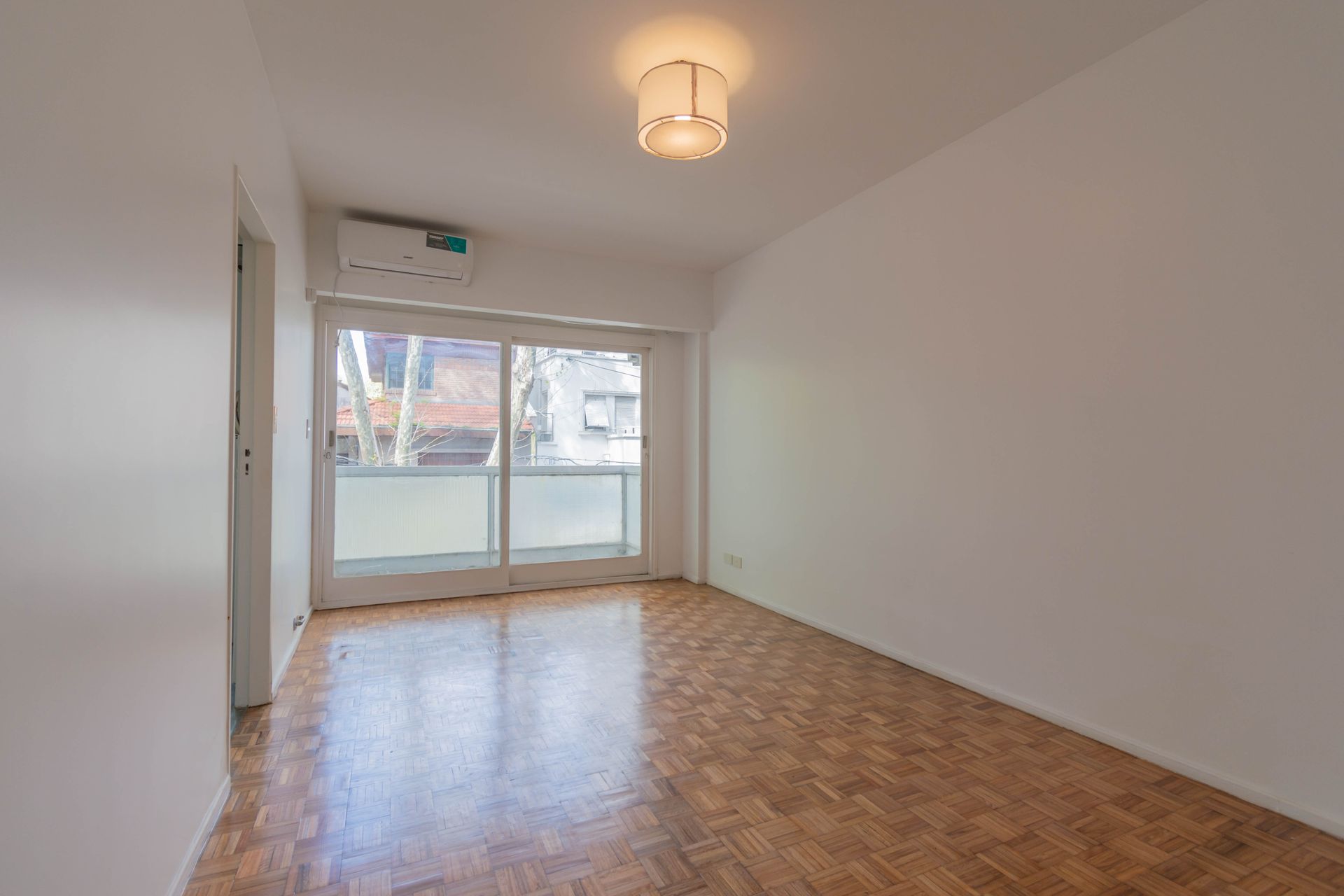 Apartment for Sale 2 Rooms Vicente Lopez - Front-Facing Balcony