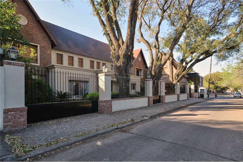 Casa Sobre Av. Italia Tigre Excelente Ubicacion