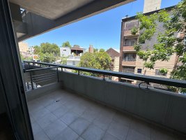 Sale: 2-Room Apartment, San Fernando, Balcony / Parking