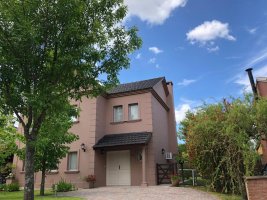 3-Room House for Sale to Renovate in Vicente Lopez