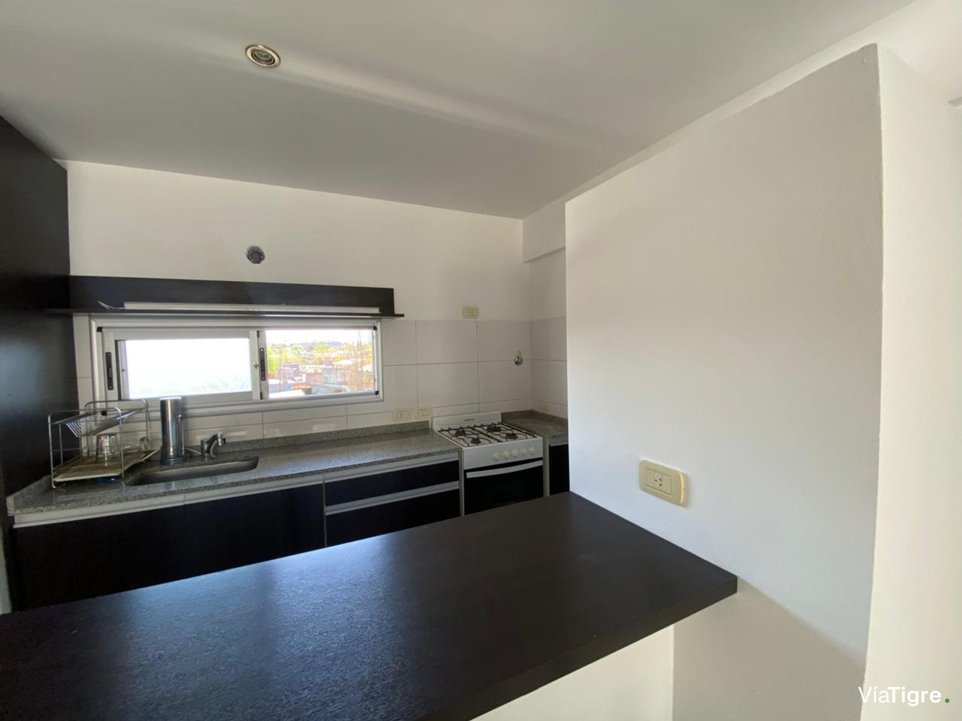 Alquiler En Tigre 2 Ambientes Con Balcon /Cochera
