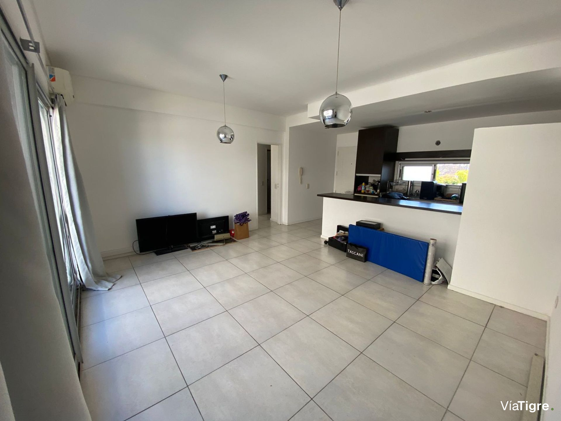 Alquiler En Tigre 2 Ambientes Con Balcon /Cochera