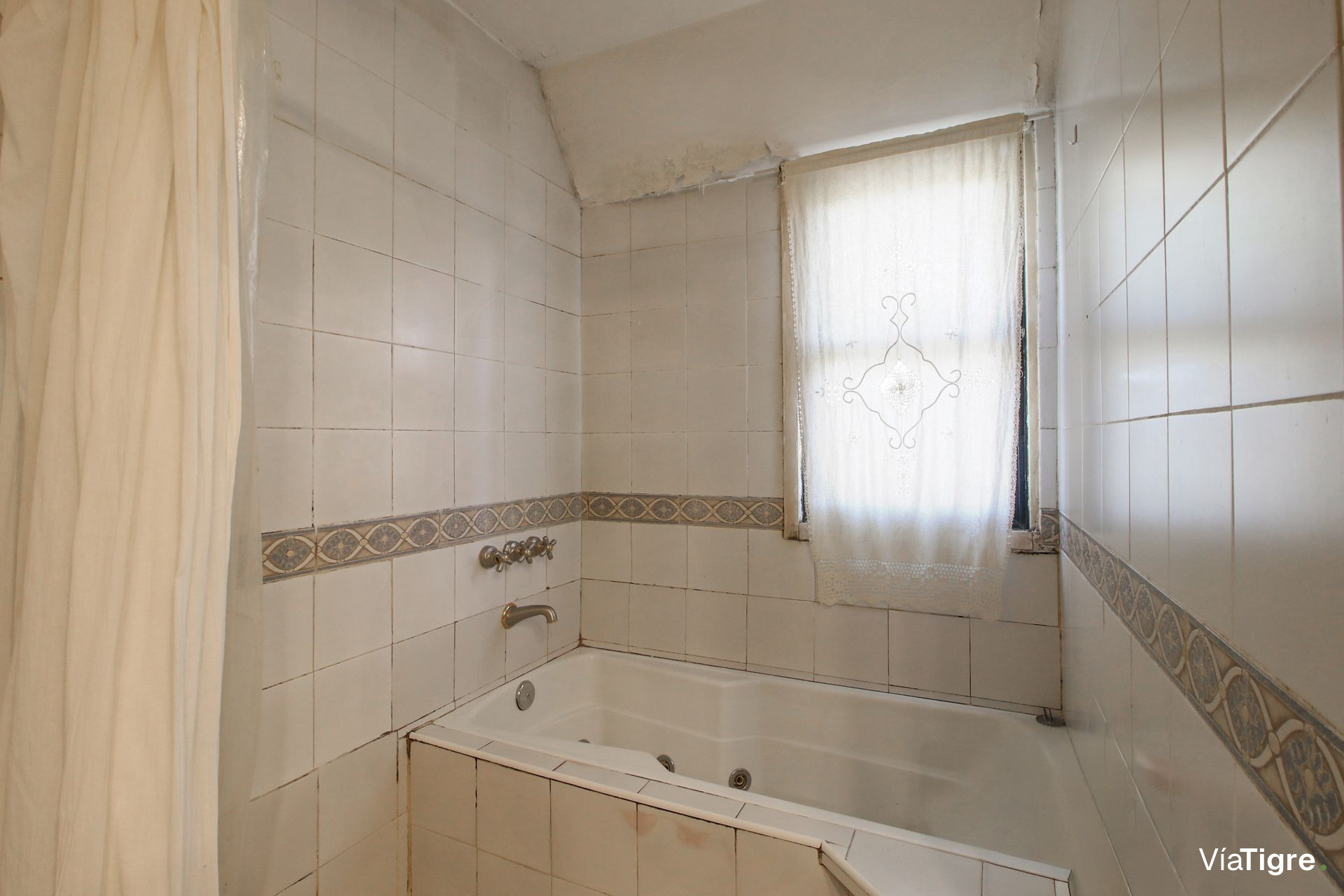 Alquiler En Tigre 2 Ambientes Con Balcon /Cochera