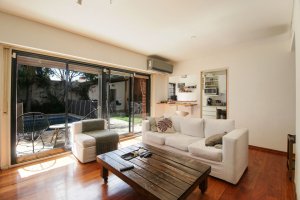 2-room rental in Tigre with balcony and garage