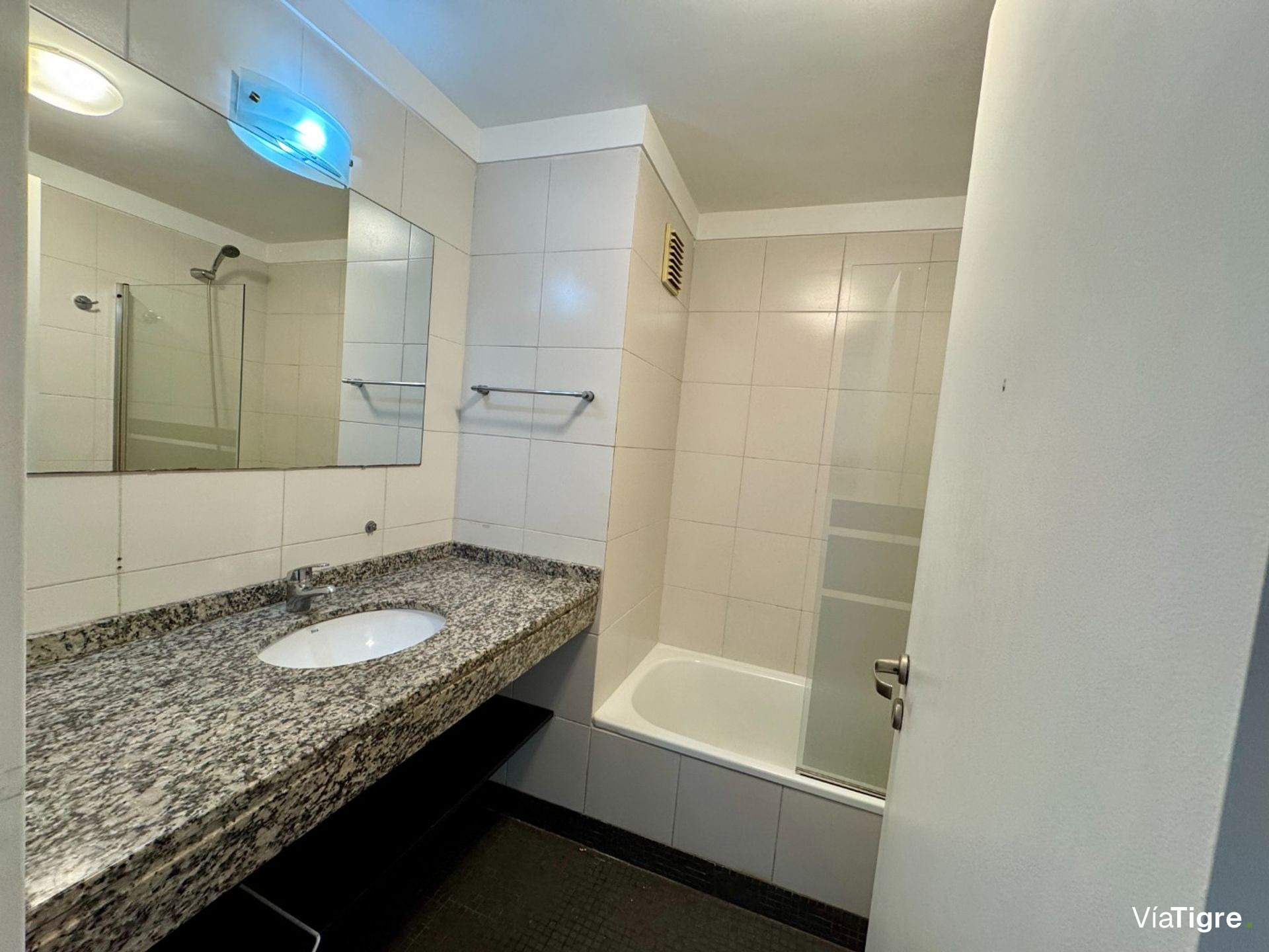 Venta Terreno Con Casa En Dique Lujan, Comercial