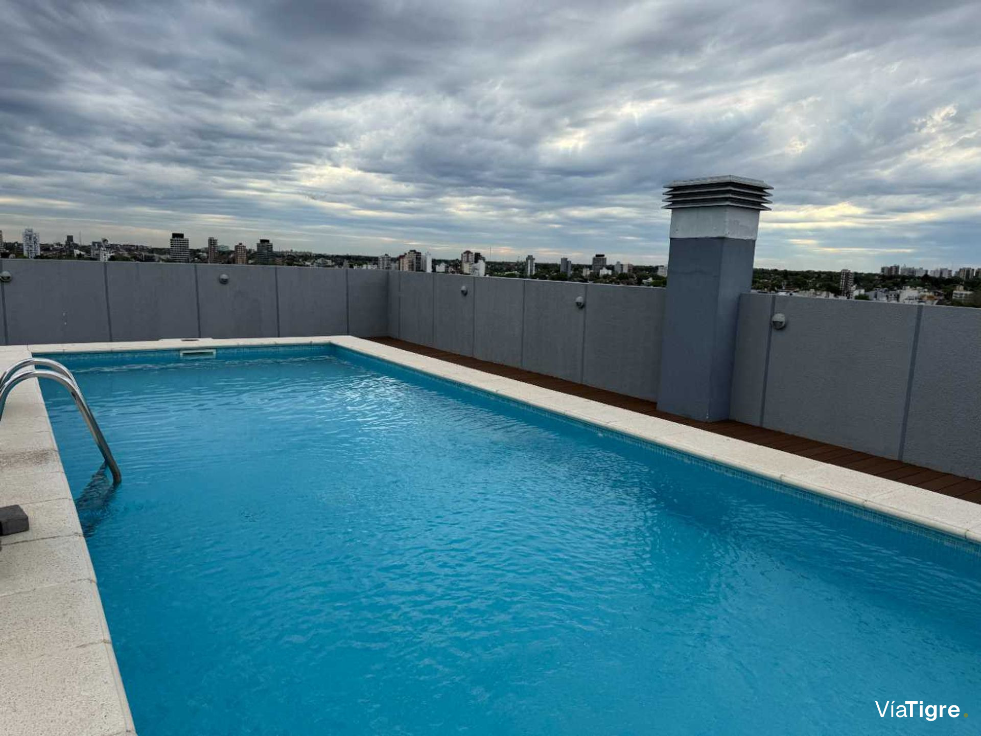 Venta Terreno Con Casa En Dique Lujan, Comercial