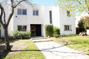 Commercial Space for Rent in Vicente Lopez Building Block