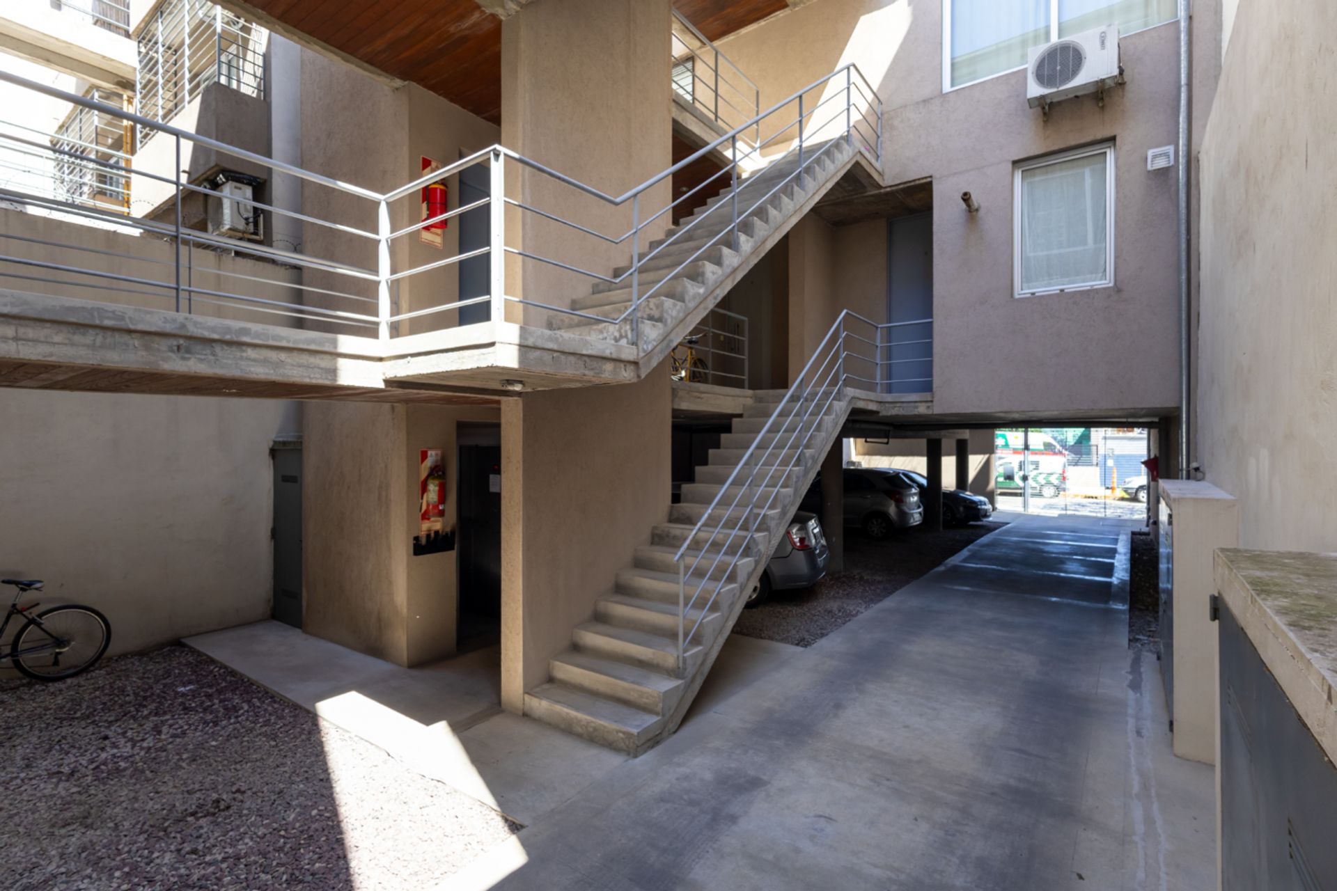 VENTA CASA MULTIFAMILIAR 600 m² con 3 UNIDADES