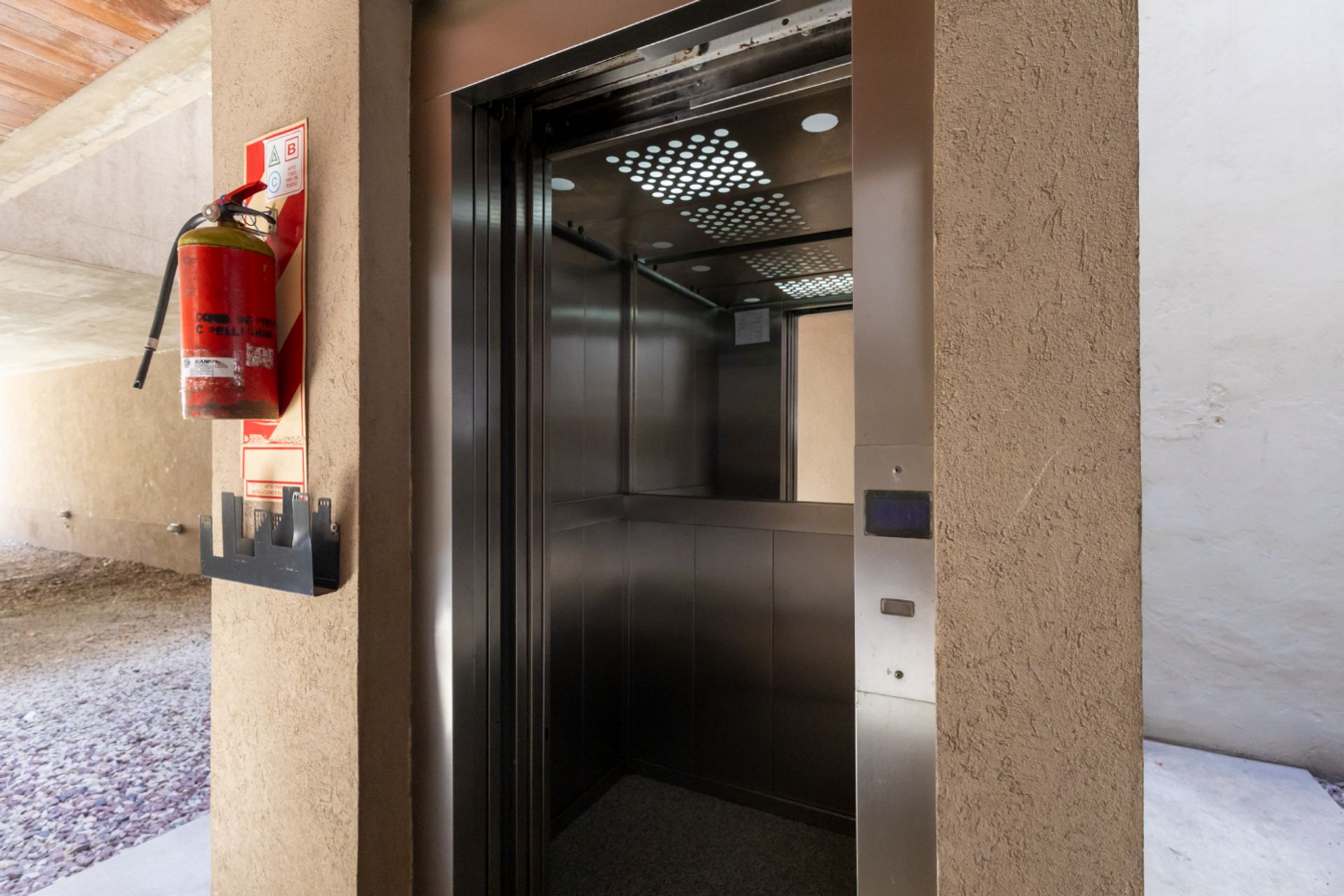 VENTA CASA MULTIFAMILIAR 600 m² con 3 UNIDADES