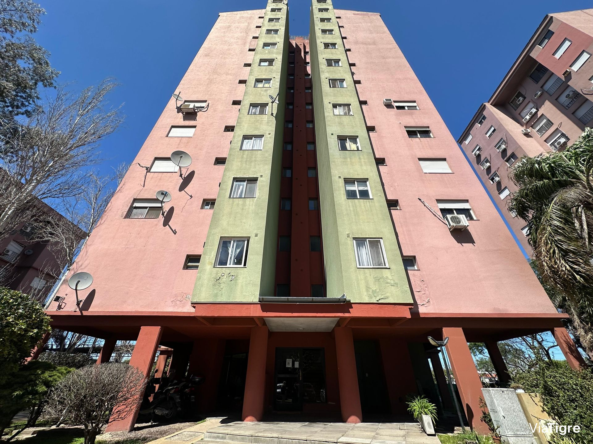 Imponente Chalet 7 Amb En Punta Chica Con Pileta