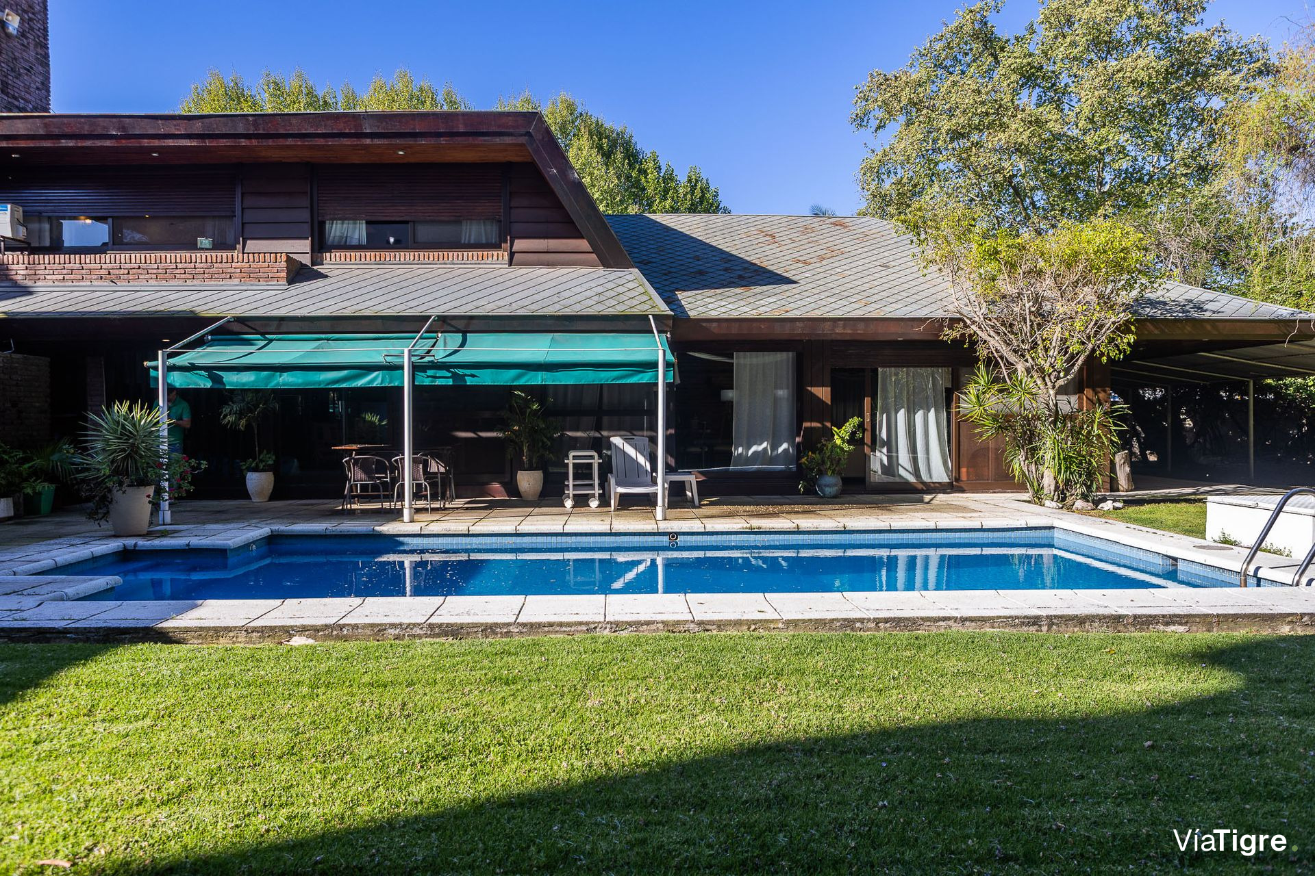 Imponente Chalet 7 Amb En Punta Chica Con Pileta
