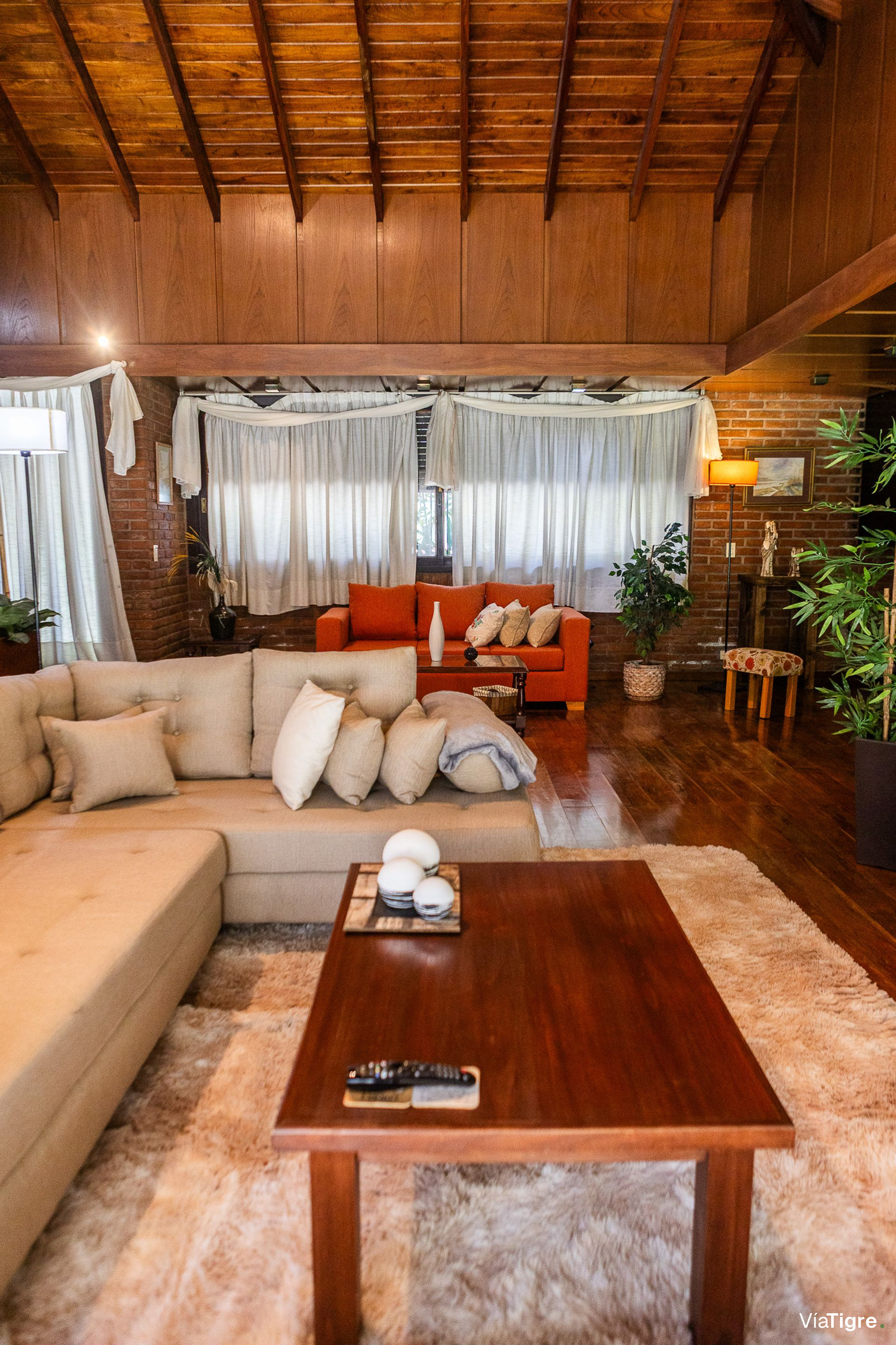 Imponente Chalet 7 Amb En Punta Chica Con Pileta