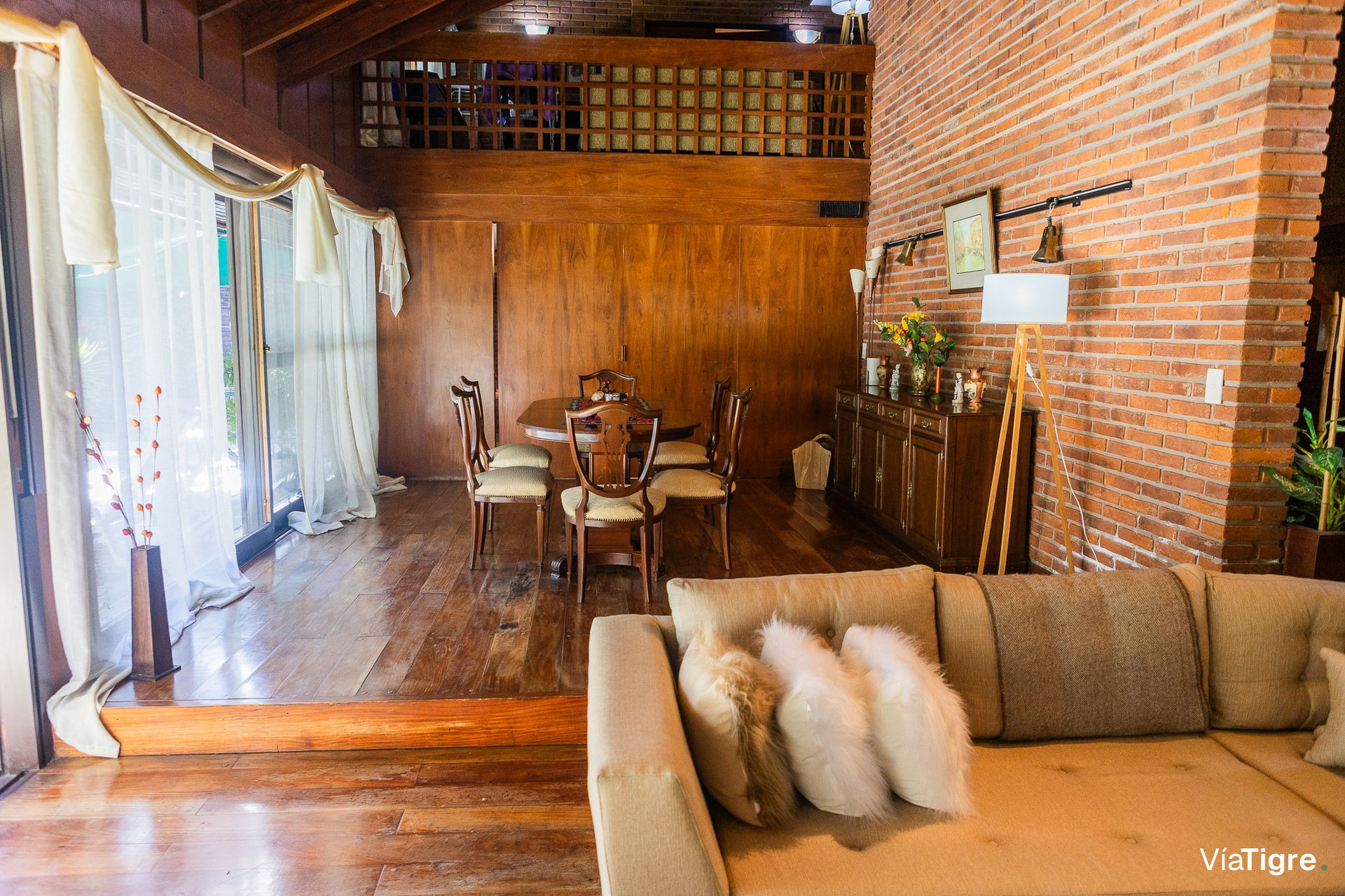 Imponente Chalet 7 Amb En Punta Chica Con Pileta