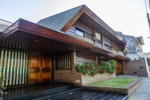 Imponente Chalet 7 Amb En Punta Chica Con Pileta