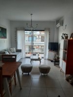 Monoambiente frente a plaza y estación de tren