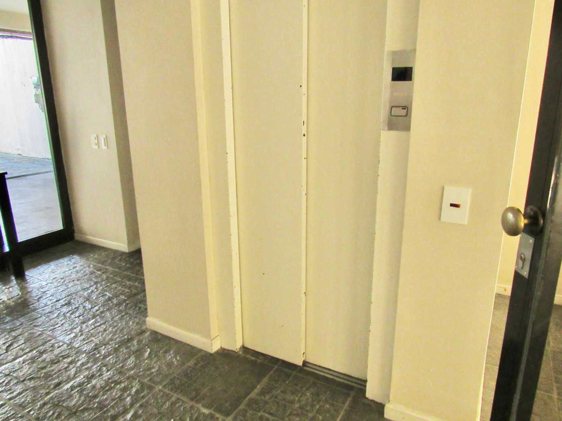 Depto 2 amb duplex FRENTE + COCHERA en La Calabria