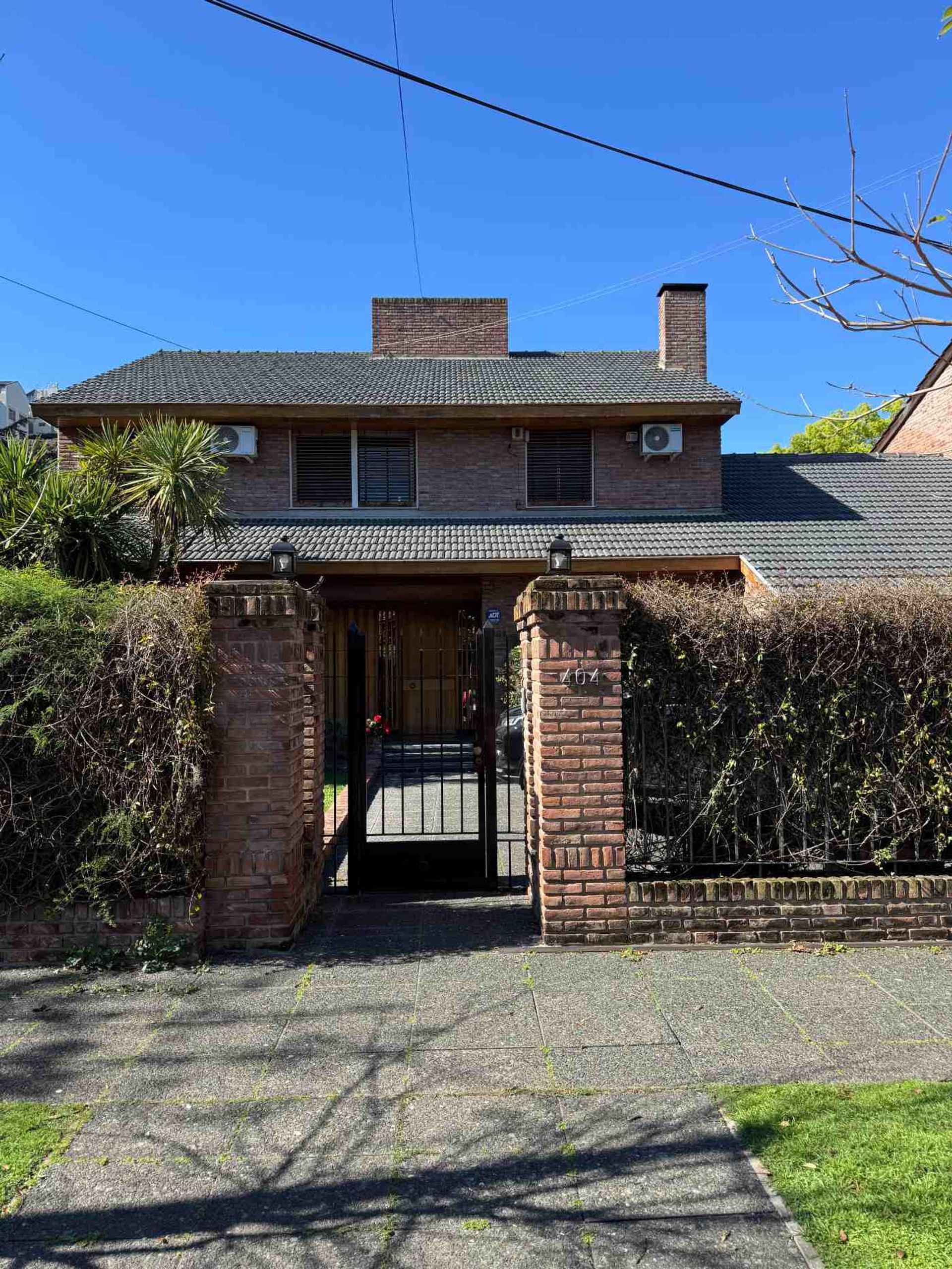 3-room house for sale with park and pool, Benavidez