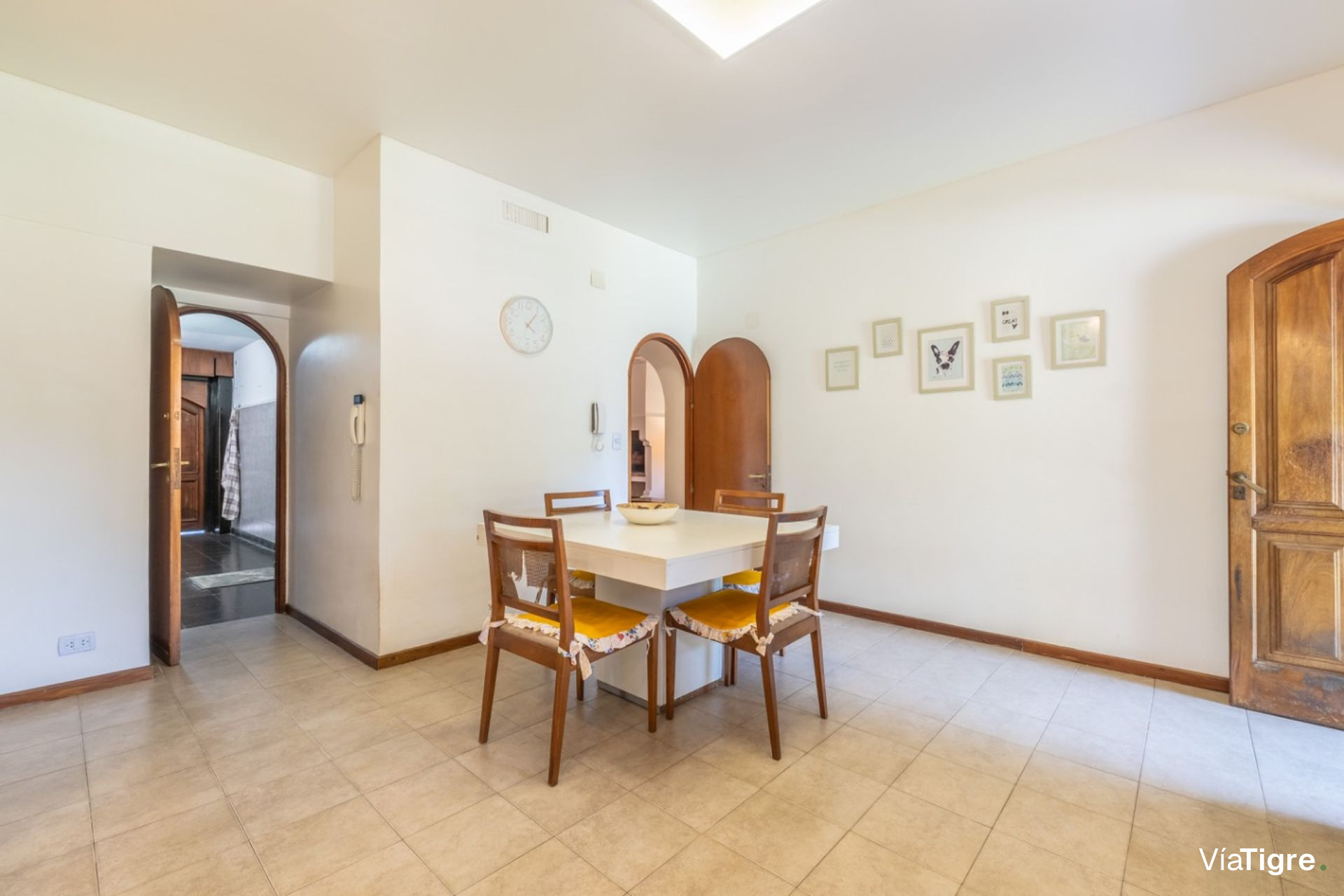 Venta De Dos Cocheras Descubiertas San Isidro