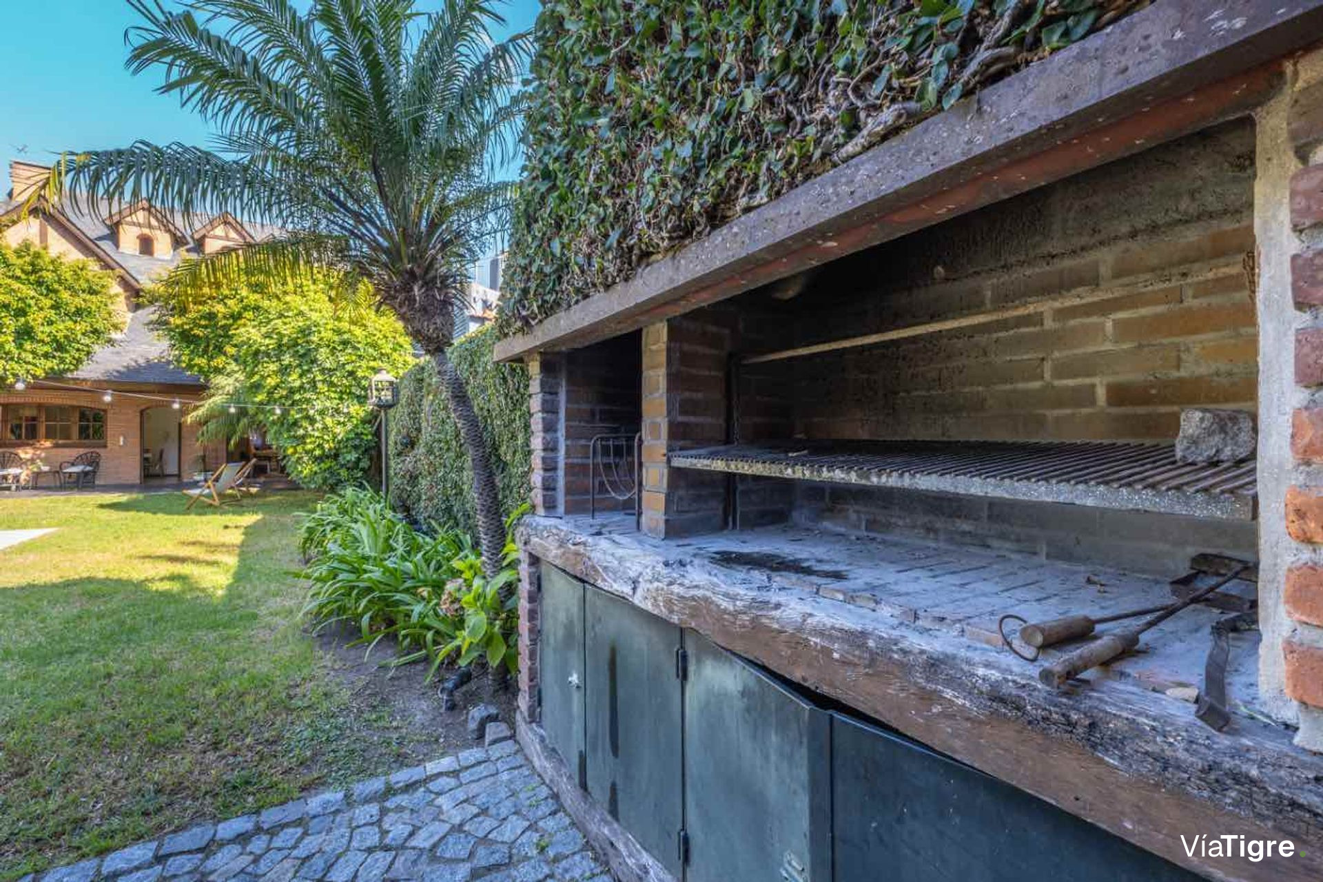 Venta De Dos Cocheras Descubiertas San Isidro
