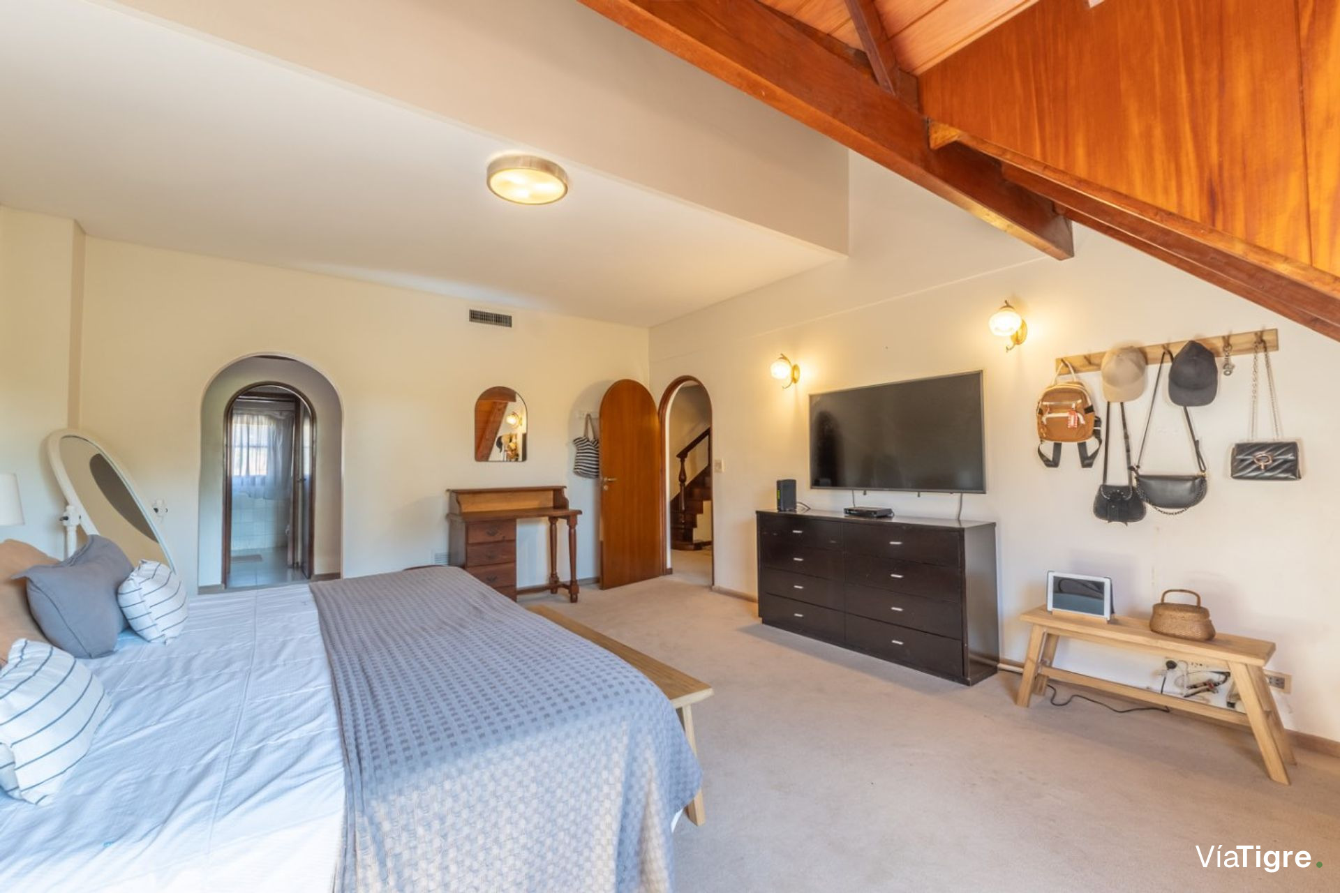 Venta De Dos Cocheras Descubiertas San Isidro