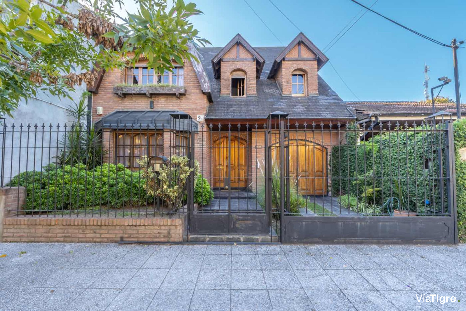 Venta De Dos Cocheras Descubiertas San Isidro