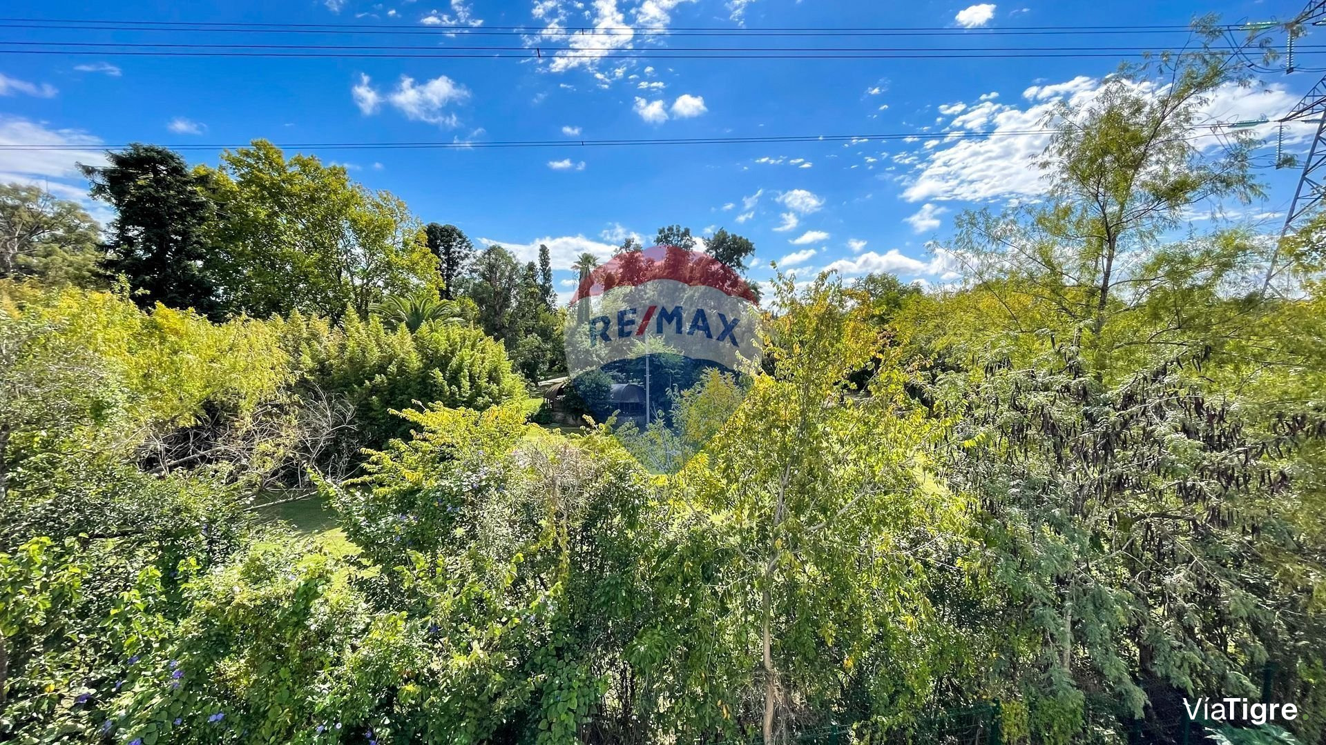 Vende casa de 5 amb. con pileta en Villa Adelina