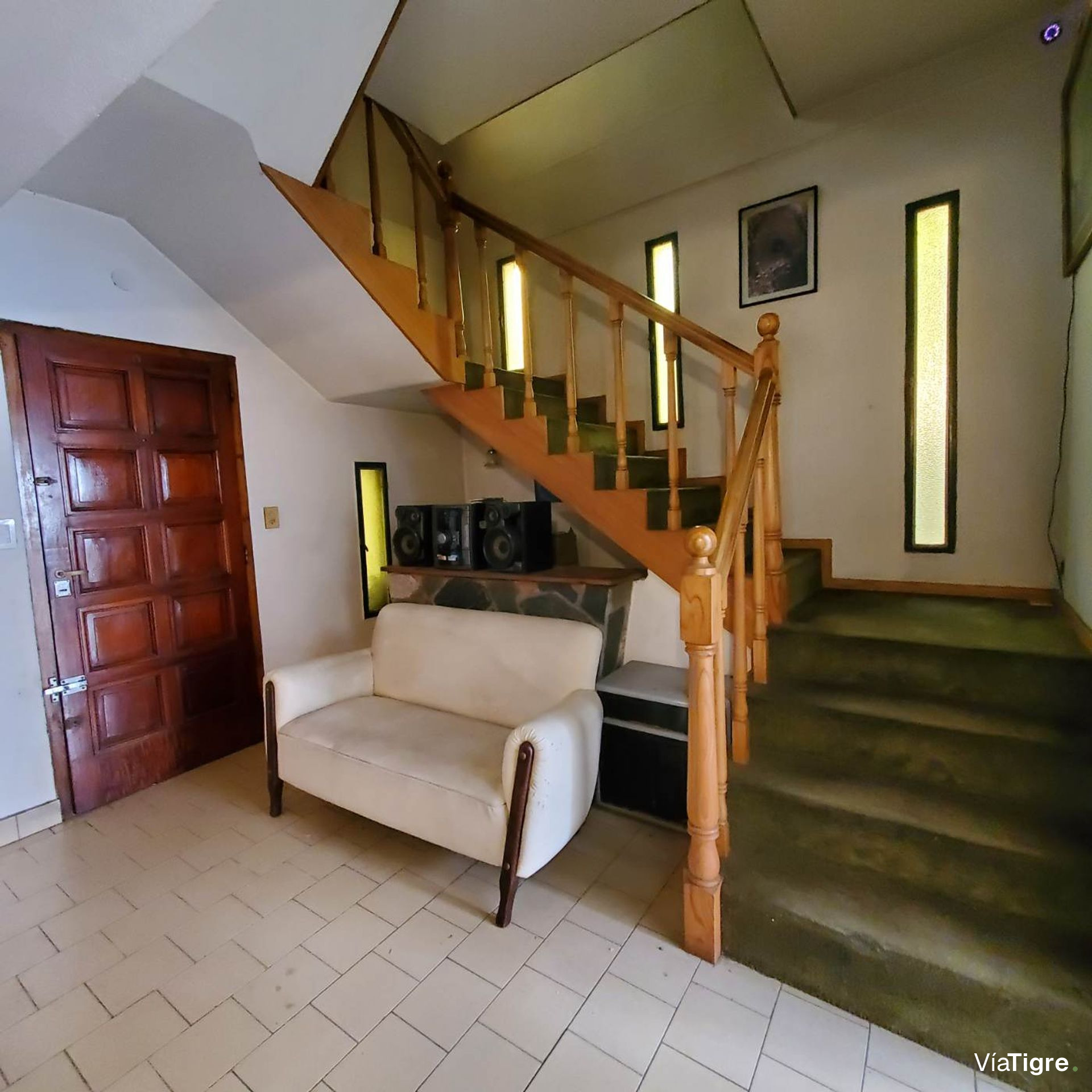 Vende casa de 5 amb. con pileta en Villa Adelina