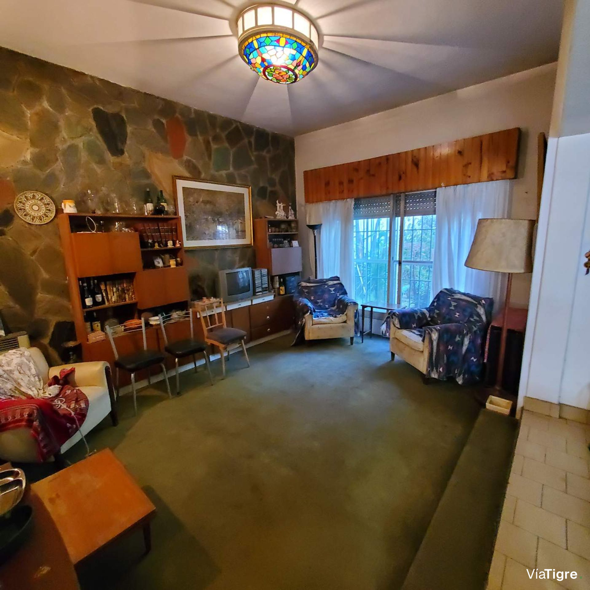 Vende casa de 5 amb. con pileta en Villa Adelina
