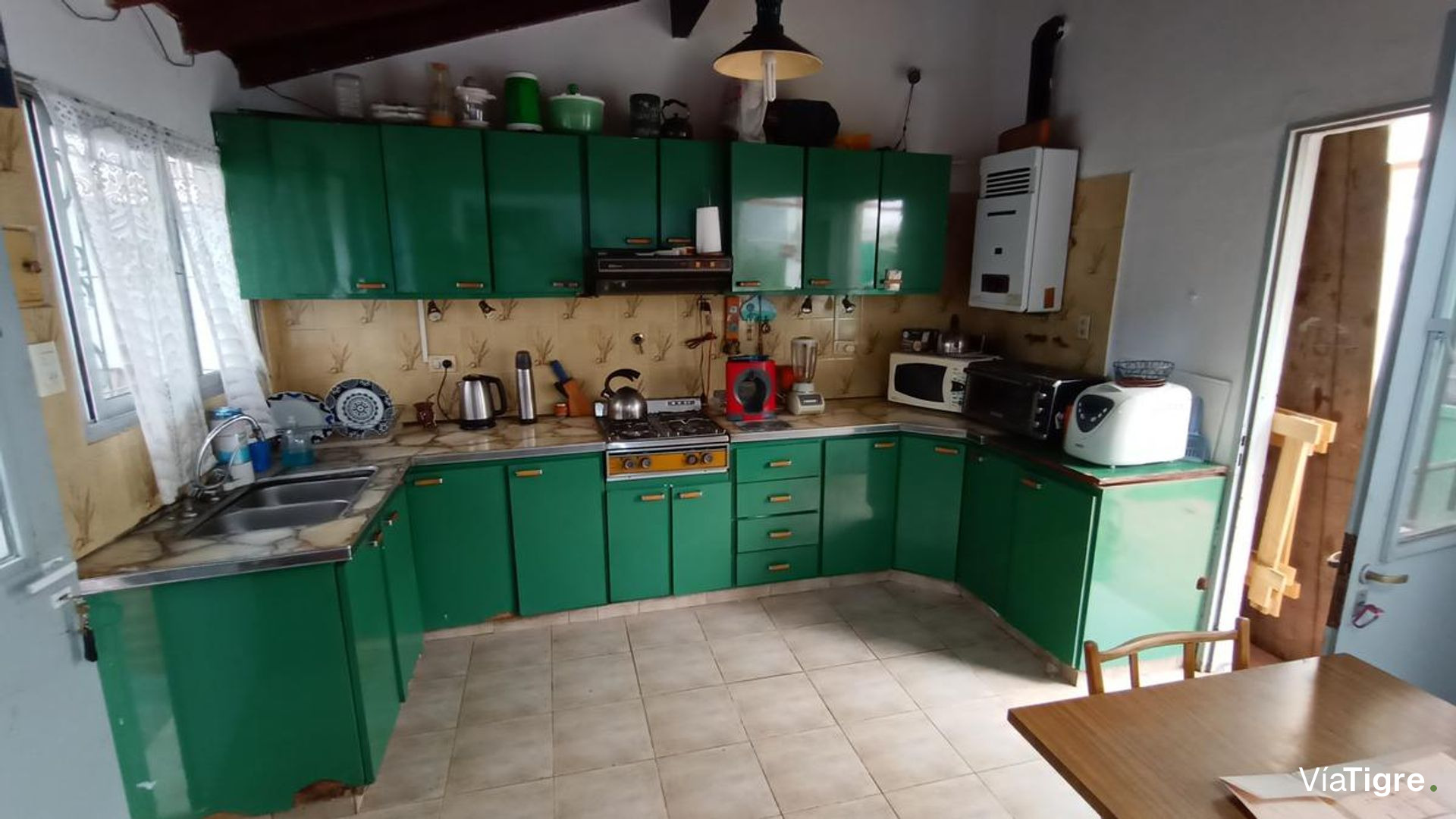 Vende casa de 5 amb. con pileta en Villa Adelina