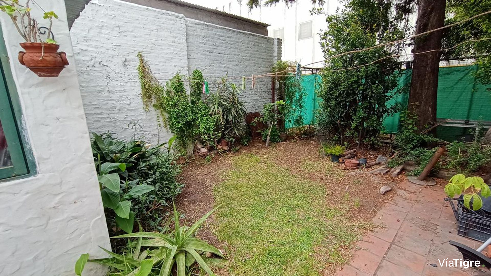 Vende casa de 5 amb. con pileta en Villa Adelina