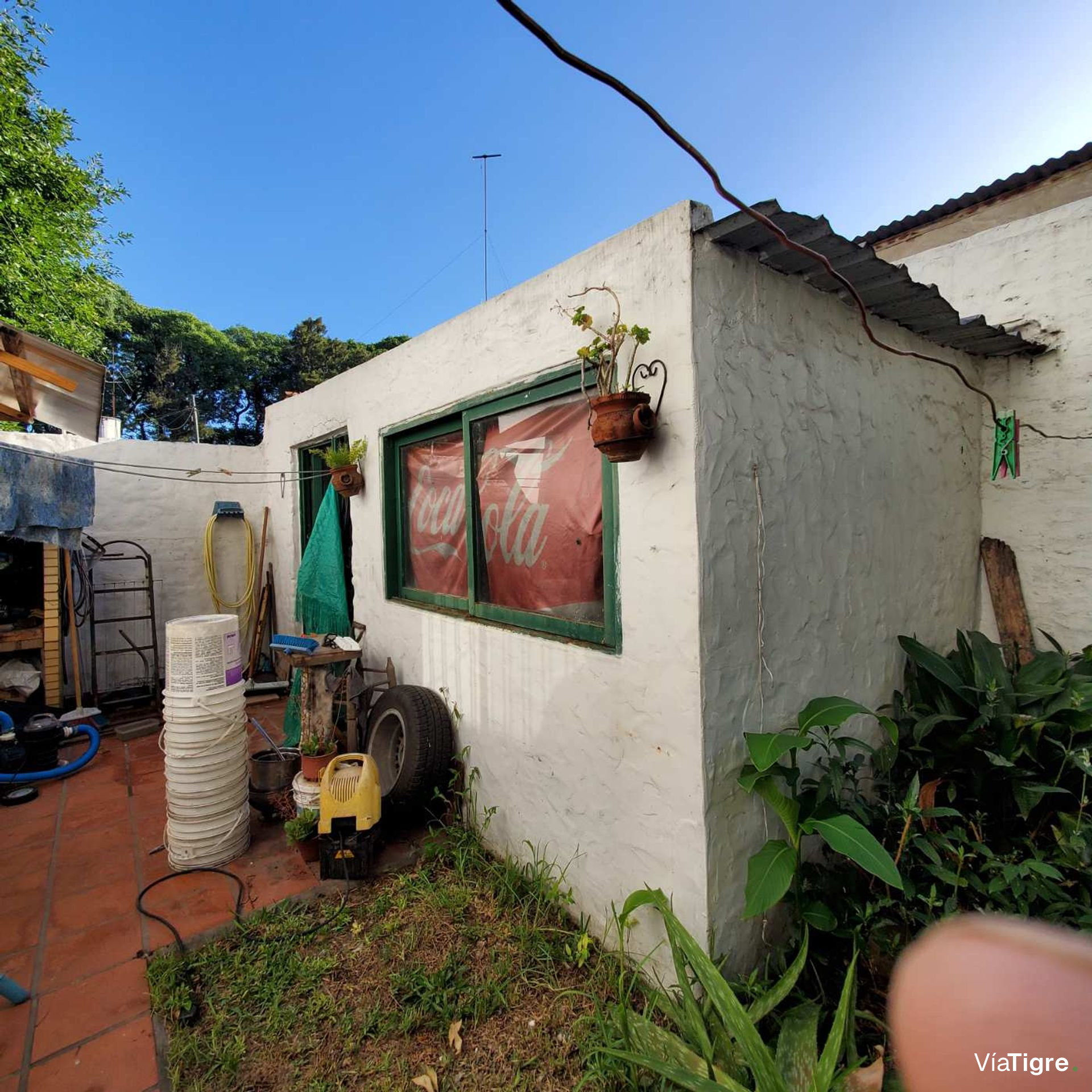 Vende casa de 5 amb. con pileta en Villa Adelina