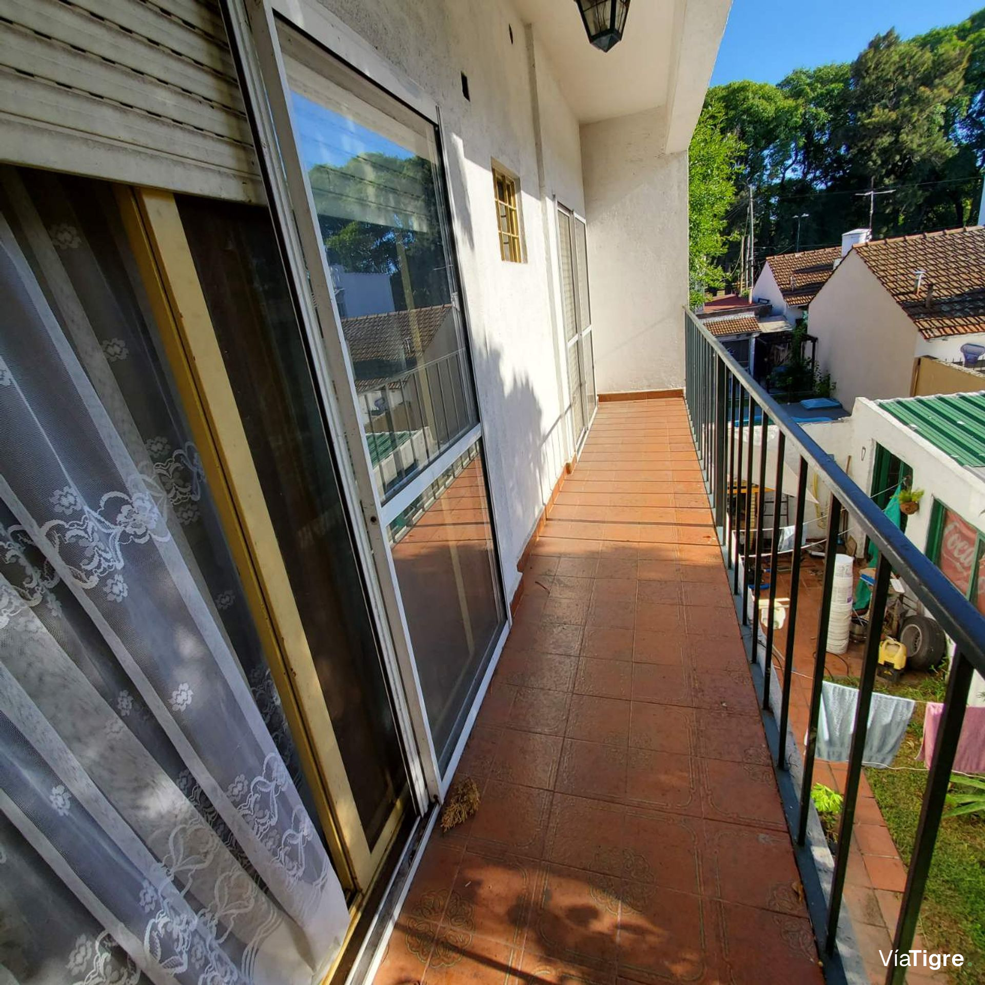 Vende casa de 5 amb. con pileta en Villa Adelina
