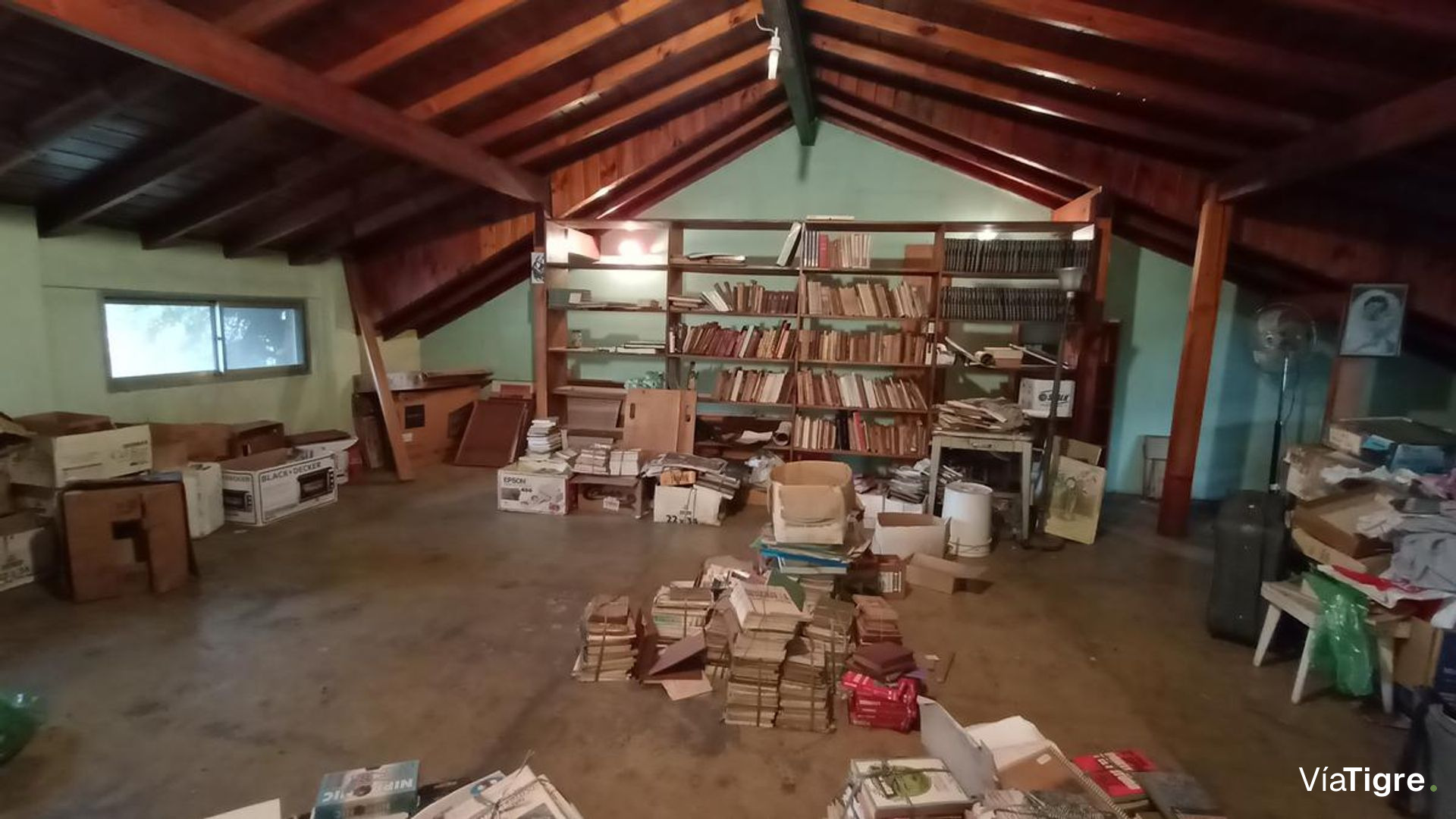 Vende casa de 5 amb. con pileta en Villa Adelina