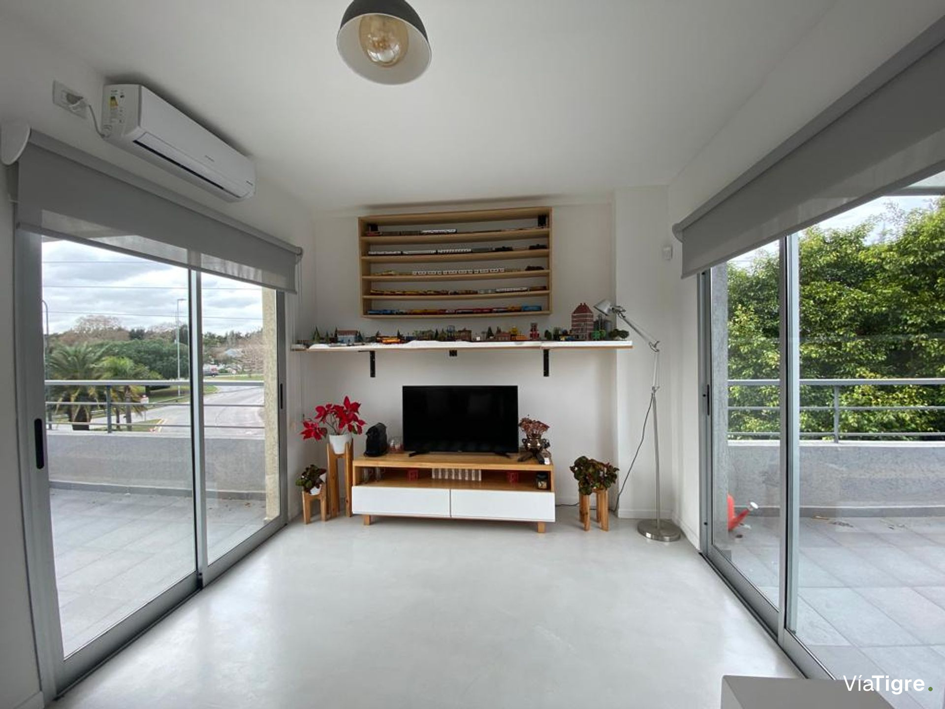 Vende casa de 5 amb. con pileta en Villa Adelina