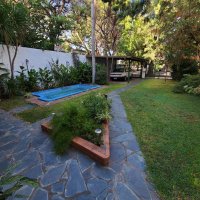 Vende casa de 5 amb. con pileta en Villa Adelina