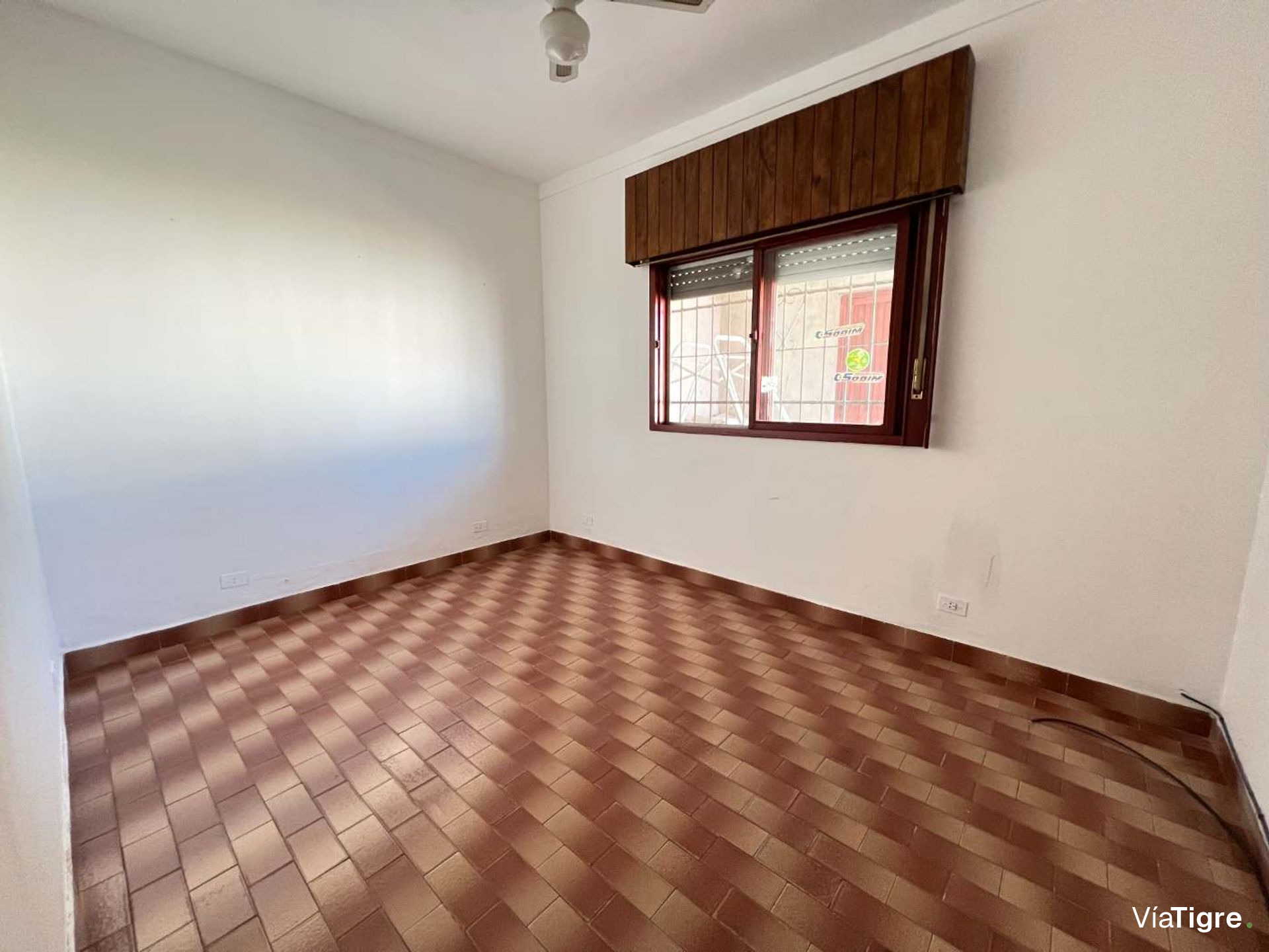 Luminoso dos ambientes con doble balcón