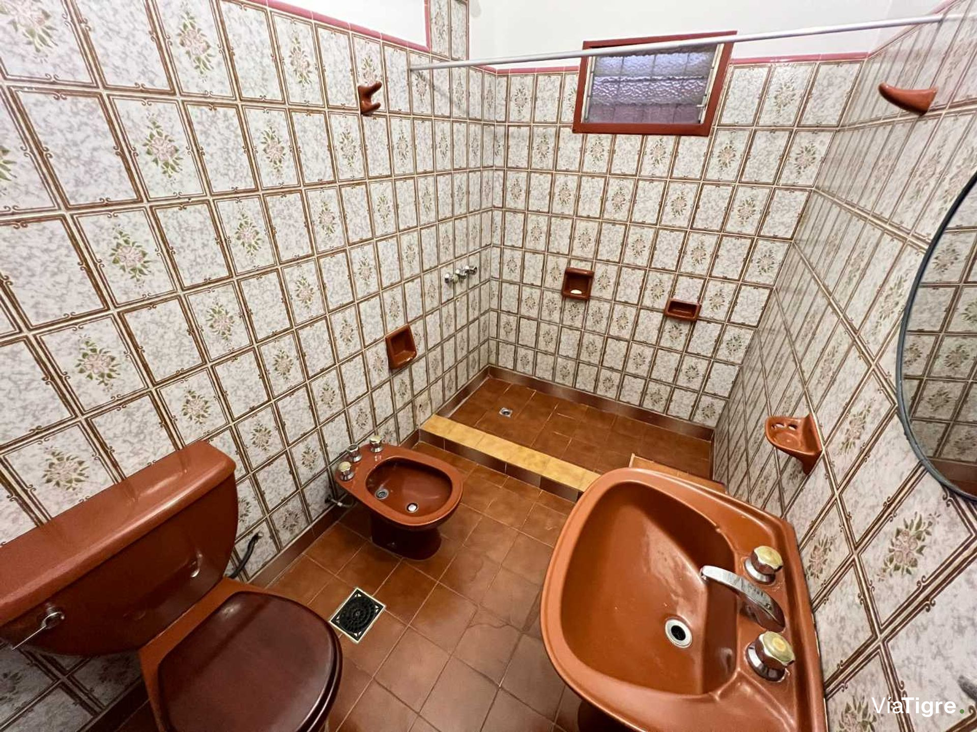 Luminoso dos ambientes con doble balcón