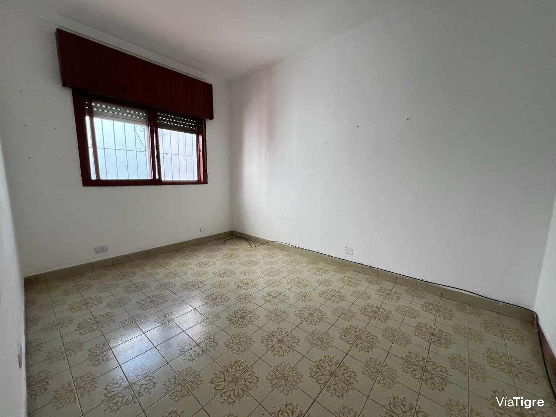 Luminoso dos ambientes con doble balcón