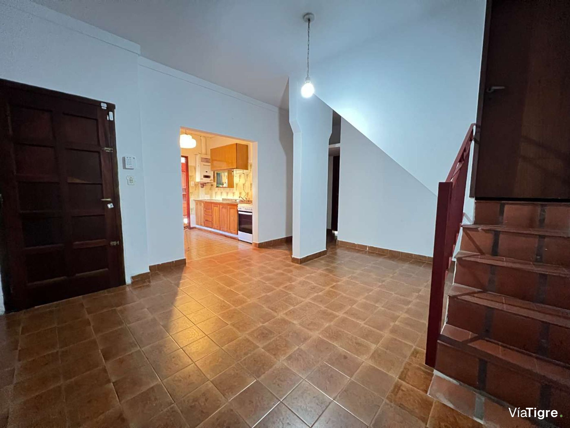 Luminoso dos ambientes con doble balcón