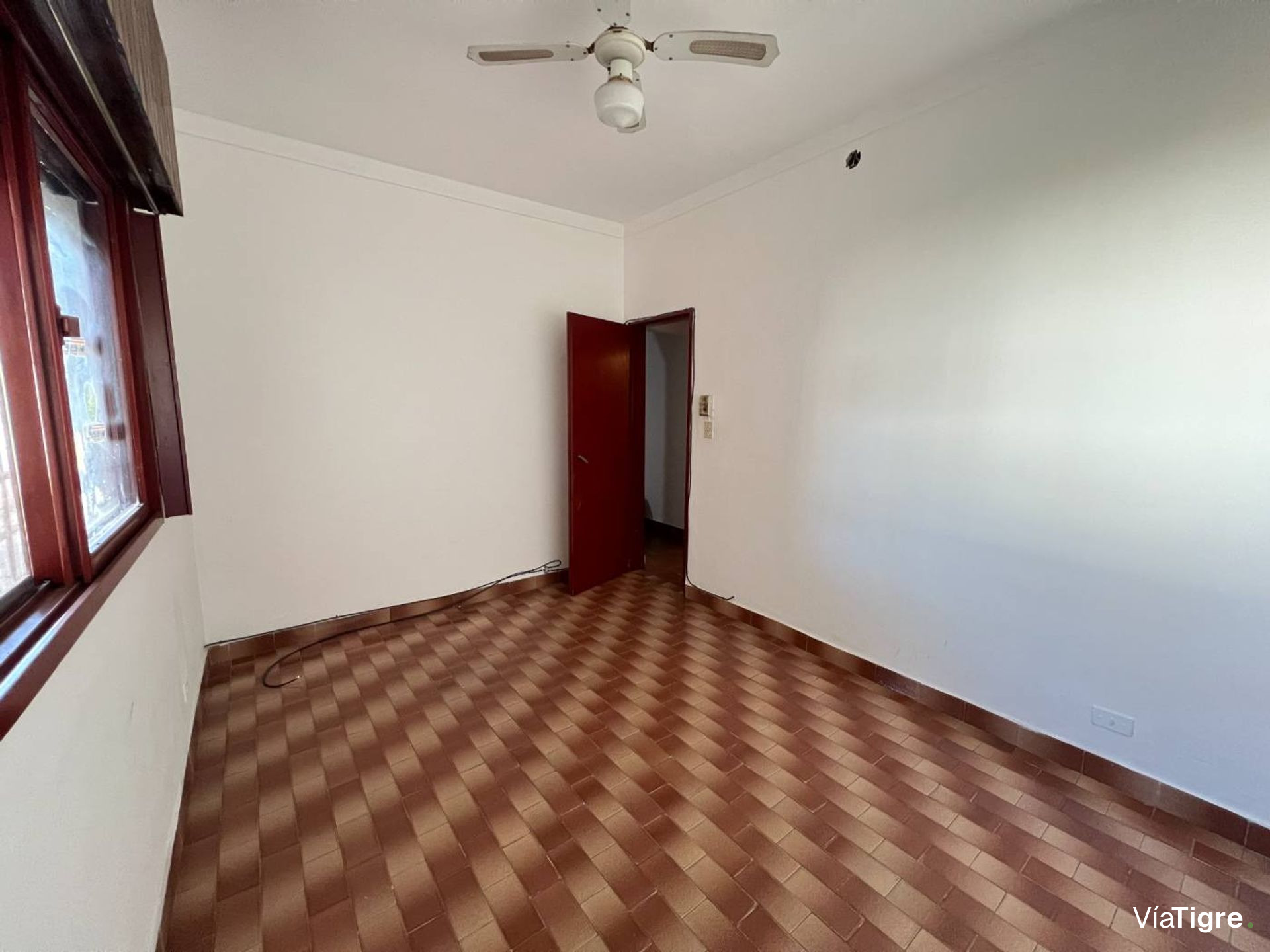 Luminoso dos ambientes con doble balcón