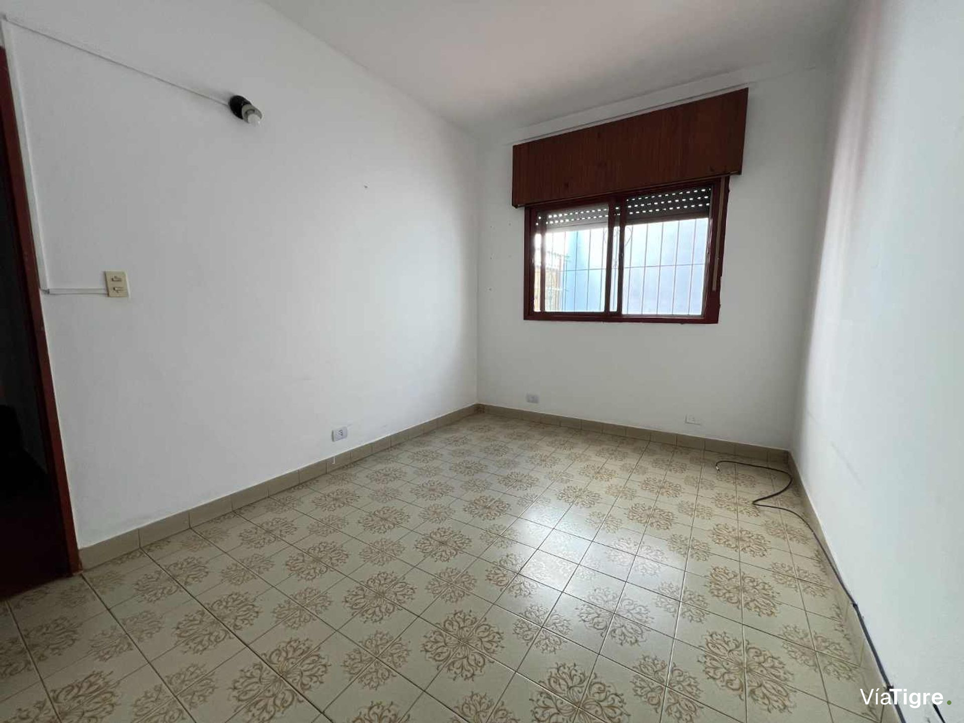 Luminoso dos ambientes con doble balcón