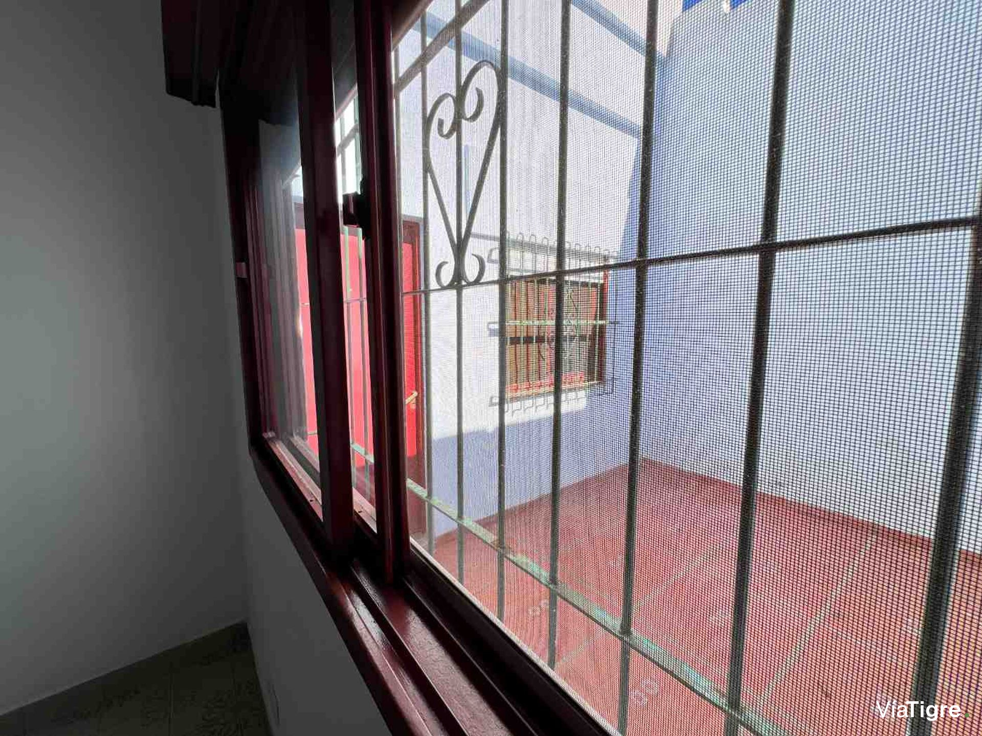 Luminoso dos ambientes con doble balcón