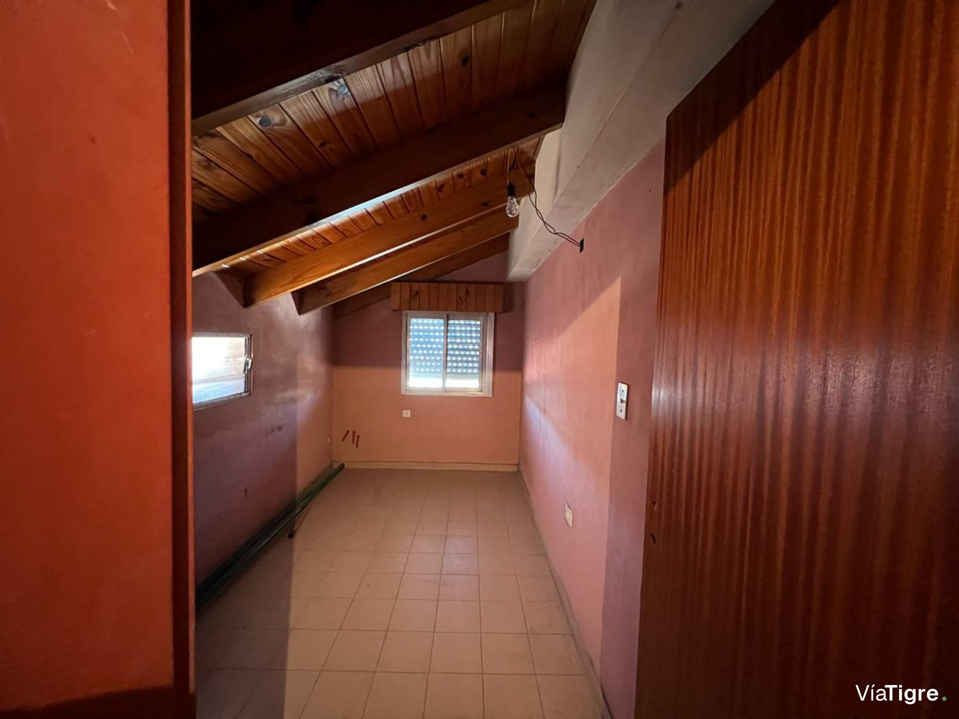 Luminoso dos ambientes con doble balcón
