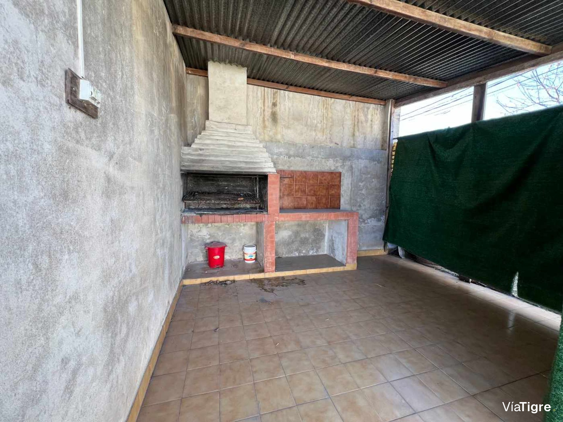 Luminoso dos ambientes con doble balcón