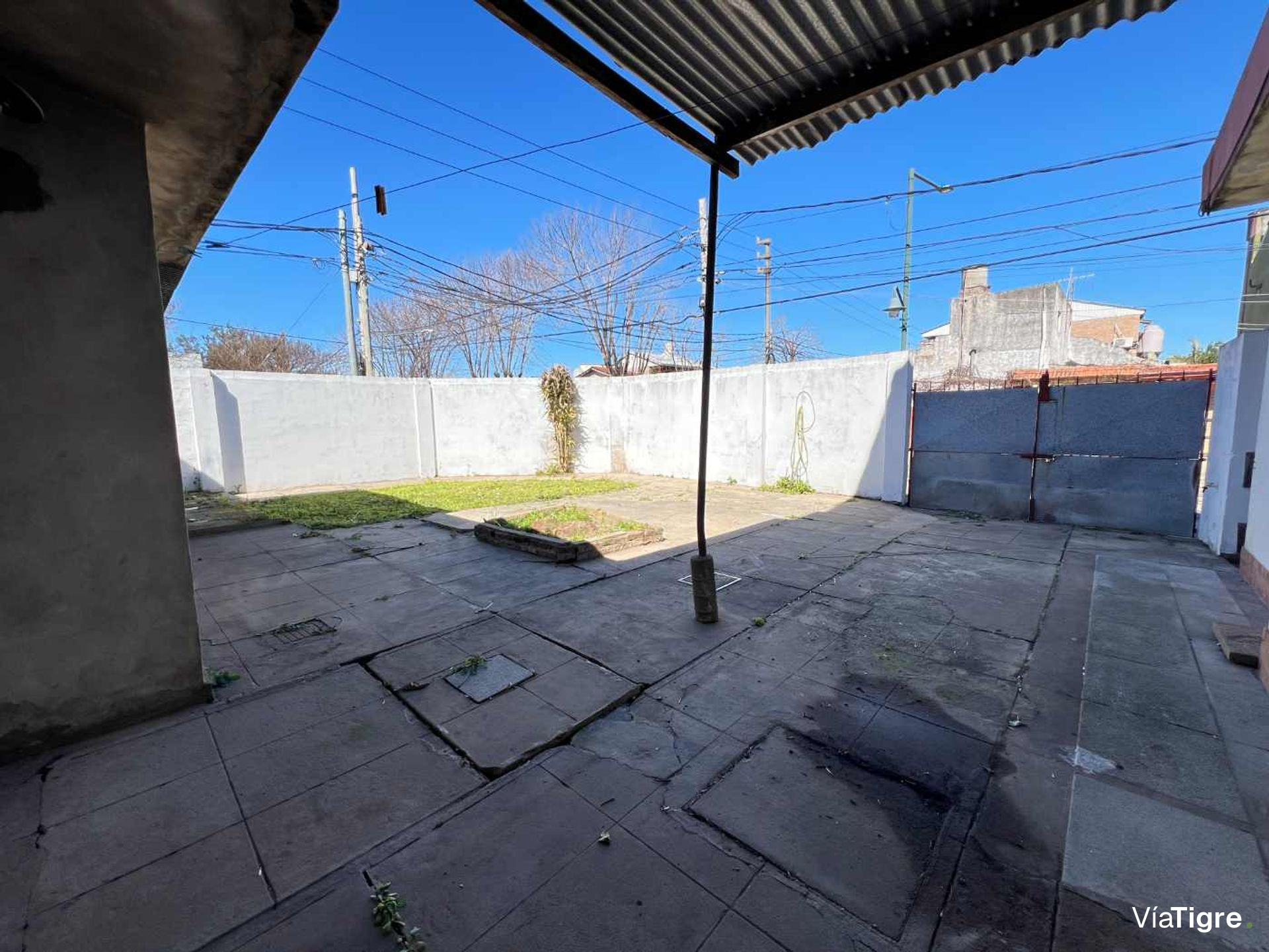 Luminoso dos ambientes con doble balcón